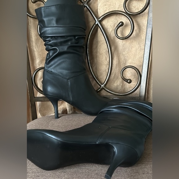 NIB women’s 9 1/2M black leather midcalf heeled business casual slouchy boots - Picture 8 of 11